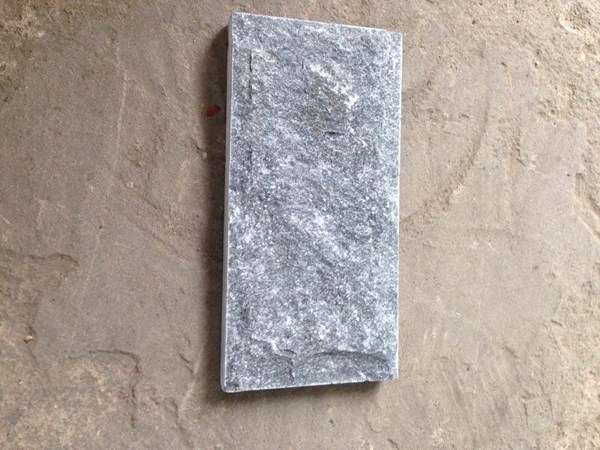 Đá 10x20cm bóc đen