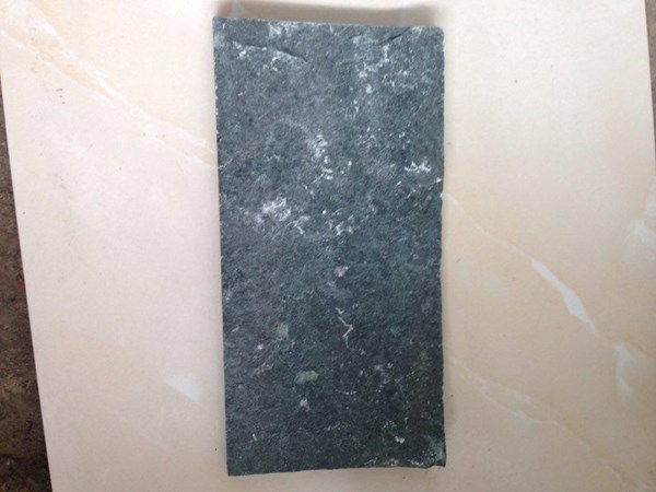 Đá bóc xanh rêu 10x20cm