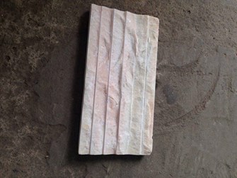 Đá răng lược vàng 10x20cm